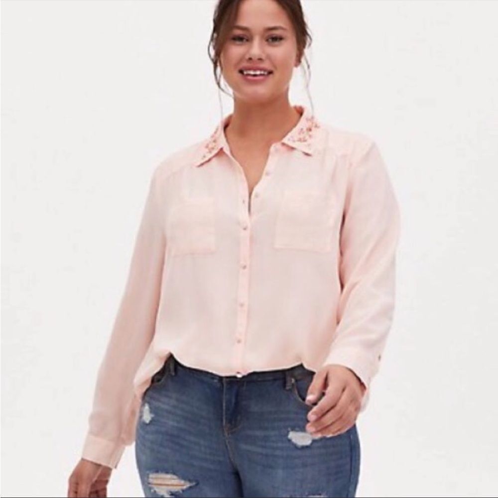 New Torrid Madison Blush Pink embellished Top shirt button down size 5 5X 28 - Picture 2 of 6